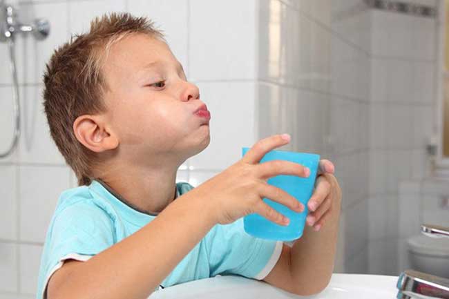 Nước súc miệng cho bé an toàn và lành tính ngăn ngừa sâu răng