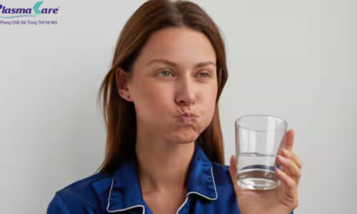 Ngậm và súc miệng bằng nước muối có làm trắng răng không?