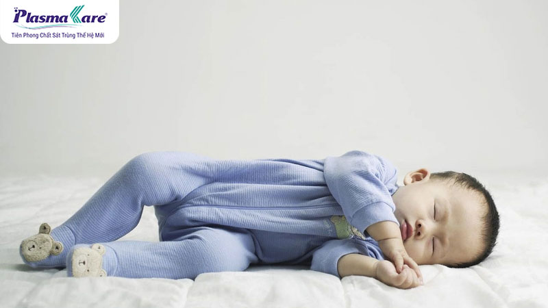 8 cách xử lý khi bé hắt hơi sổ mũi, chảy nước mắt và ho kéo dài