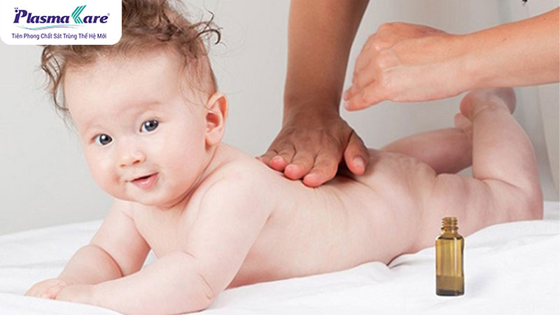 Cách dùng và công dụng dầu tràm trị nghẹt mũi cho trẻ sơ sinh