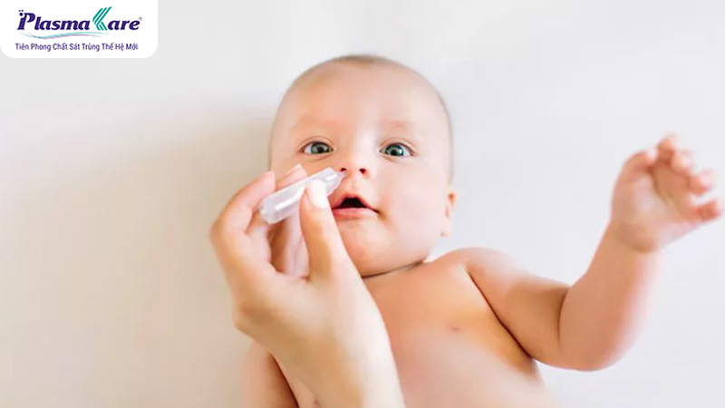 Mách mẹ cách xử lý khi trẻ sơ sinh chảy nước mũi trong