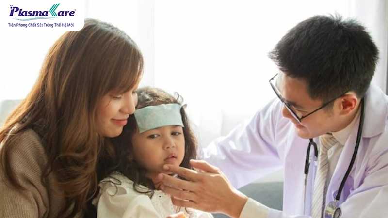 Hướng dẫn cách xử lý và chăm sóc bé bị tay chân miệng tại nhà