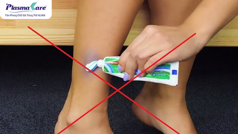 Mẹo chữa bỏng bô xe máy bằng kem đánh răng, mỡ trăn hoặc nha đam